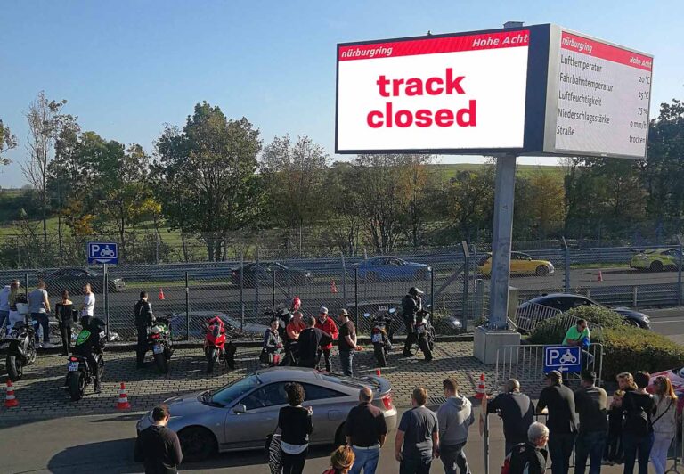 Nurburgring sign saying the track is closed
